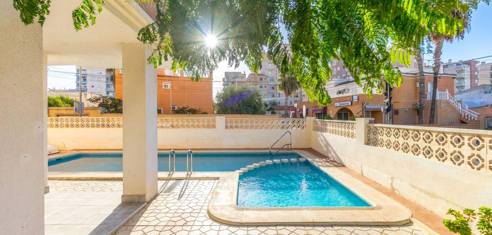 HERVERKOOP - Apartment - Torrevieja - Calas blanca