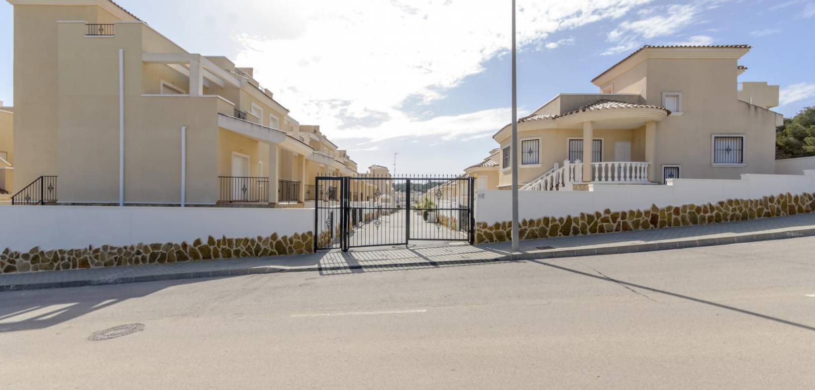 Venta - Villa independiente - San Miguel de Salinas